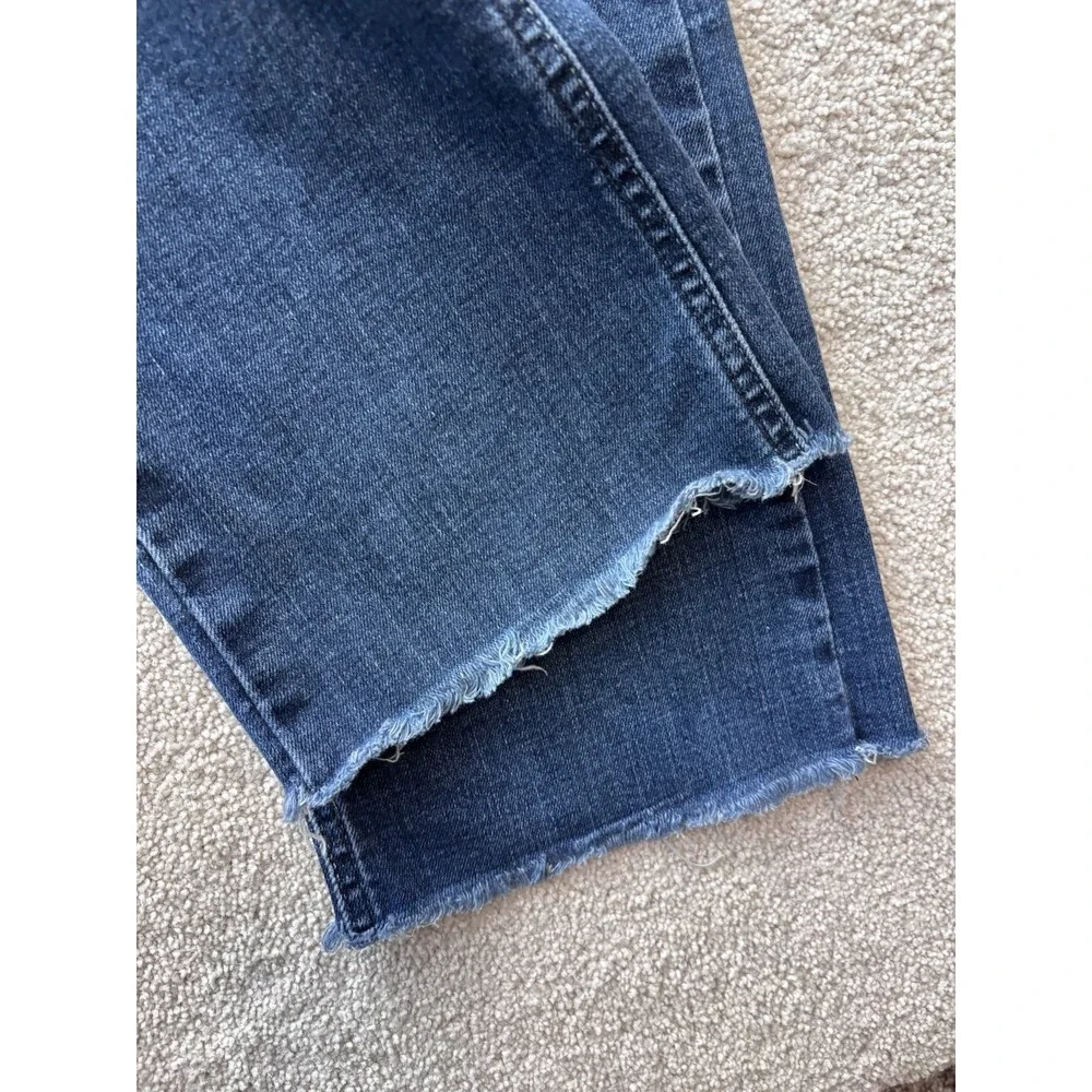 Silver Jeans Co Straight Leg Women Size 32x30 Blue Raw Hem Distressed Denim READ